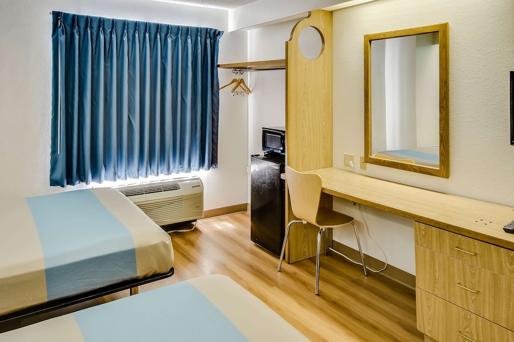 Standard Room, 2 Double Beds, Non Smoking - Photo 4