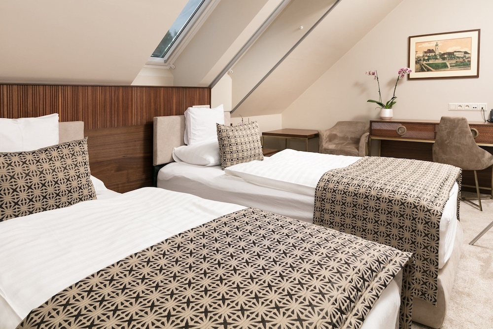 Deluxe Twin Room photo 2