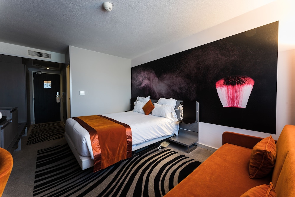 Classic Room, Multiple Beds - Photo 4