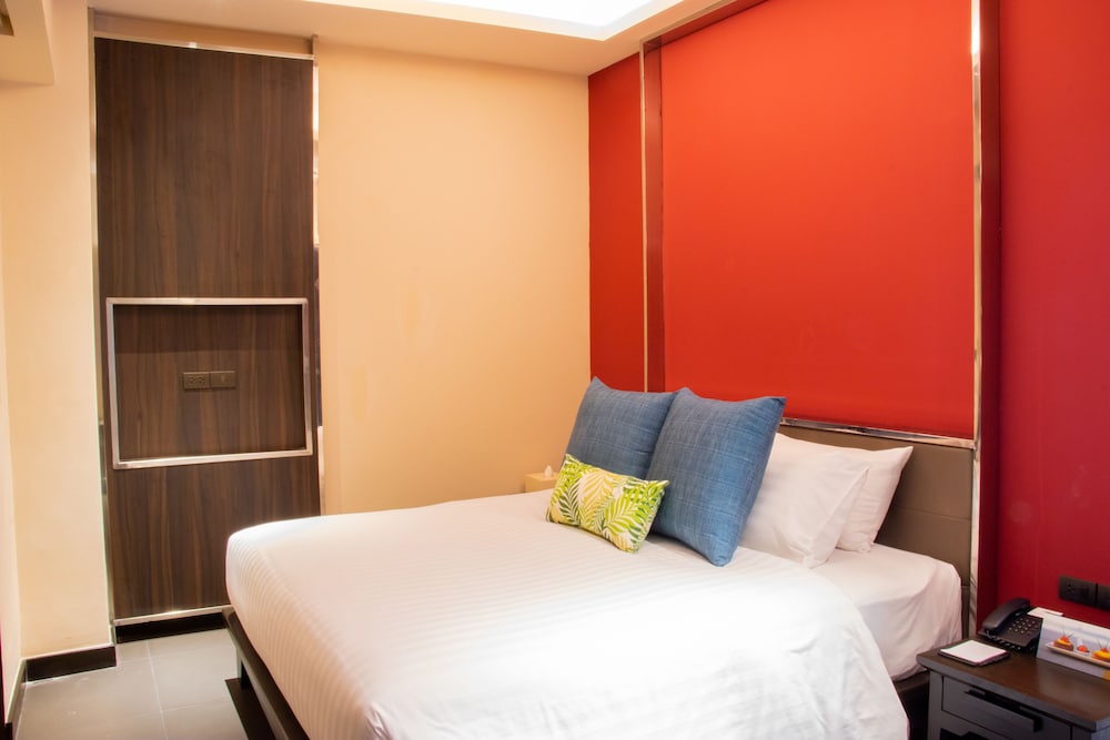 One Bedroom Suite - Photo 5