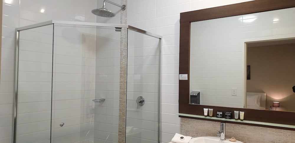 Standard King Suite photo 2