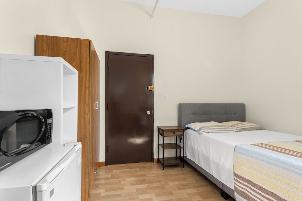 Basic Room, Refrigerator & Microwave photo 2