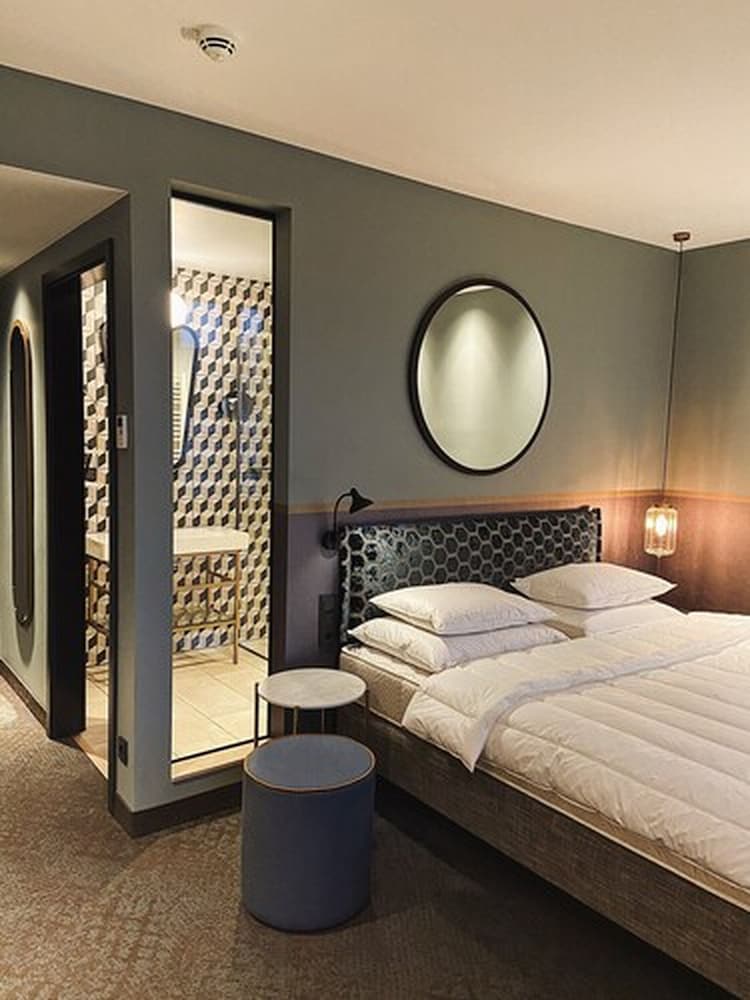 Comfort Double or Twin Room incl.free public transport ticket price level D & suspension railway photo 2
