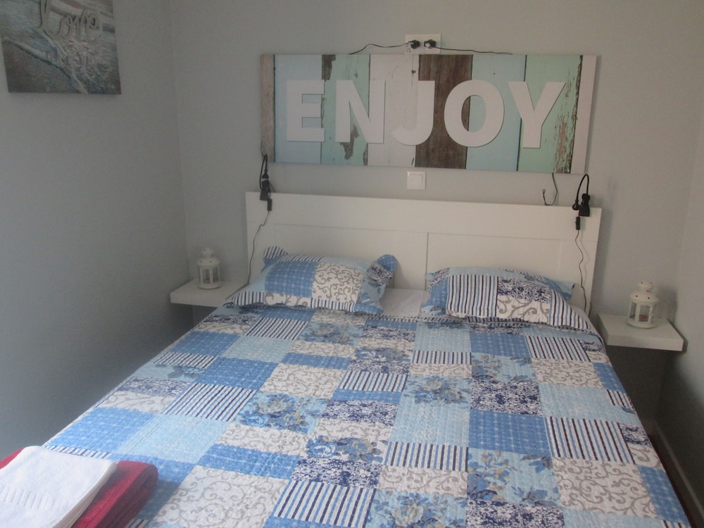 Basic Double Room, 1 Bedroom, Non Smoking photo 2