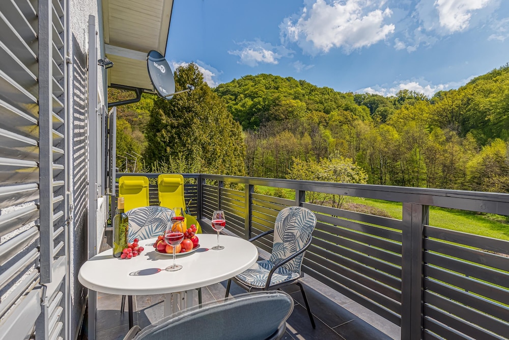 Family House, 1 Bedroom, Mountainside (Vacation Home Jakop Hof With Hot Tub) photo 3