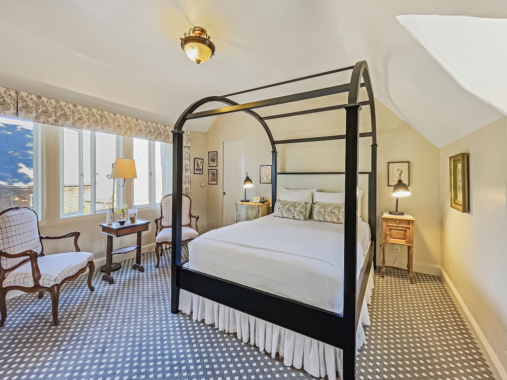 Standard Room, 1 Queen Bed, Courtyard Area - Photo 1