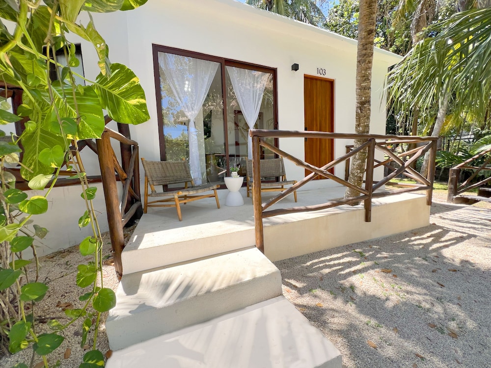 Elite Room, 1 Queen Bed, Balcony, Lake View photo 3