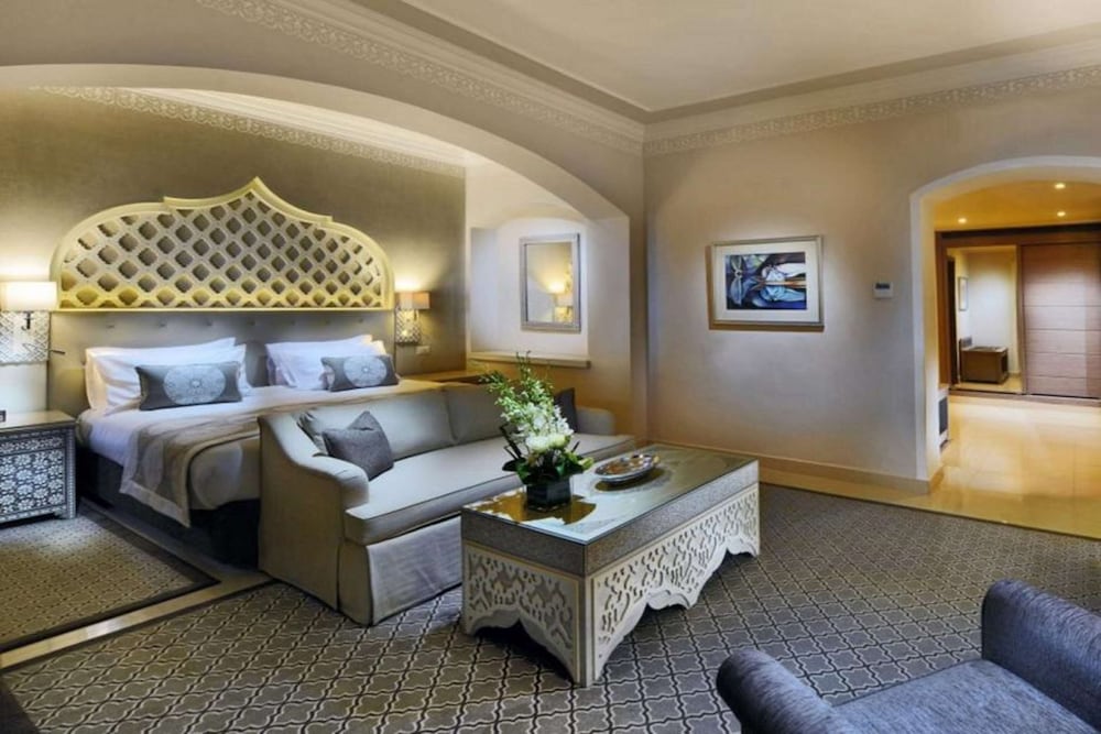 Royal Suite, 1 Queen Bed (Private Pool)