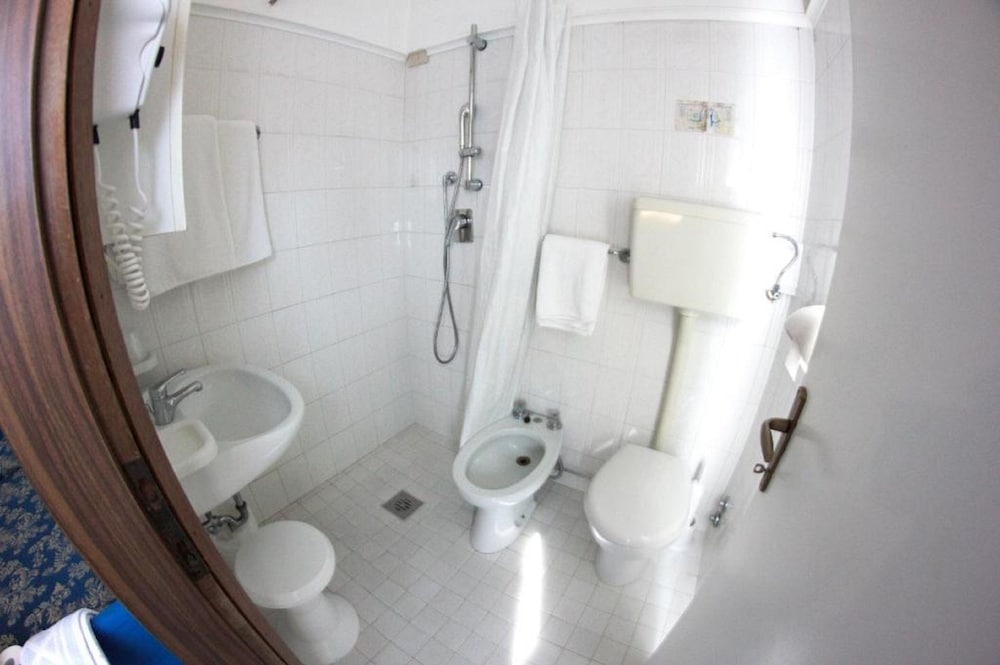 Economy Double or Twin Room - Photo 4