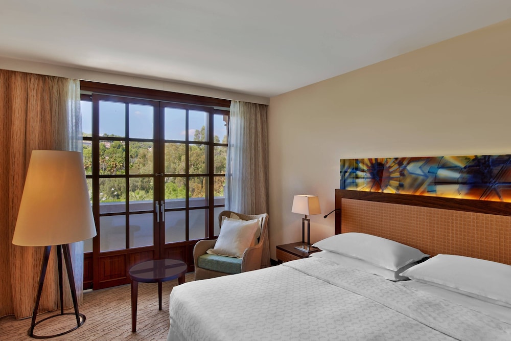 Junior Suite, 1 King Bed with Sofa bed, Resort View (Balcony)