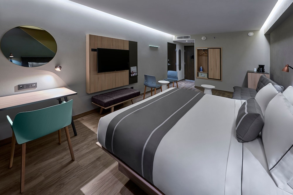 Suite, 1 King Bed with Sofa bed, Ocean View photo 2