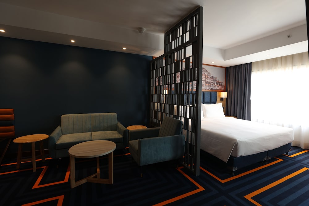 Suite, 1 King Bed, Kitchenette (Dining) - Photo 13