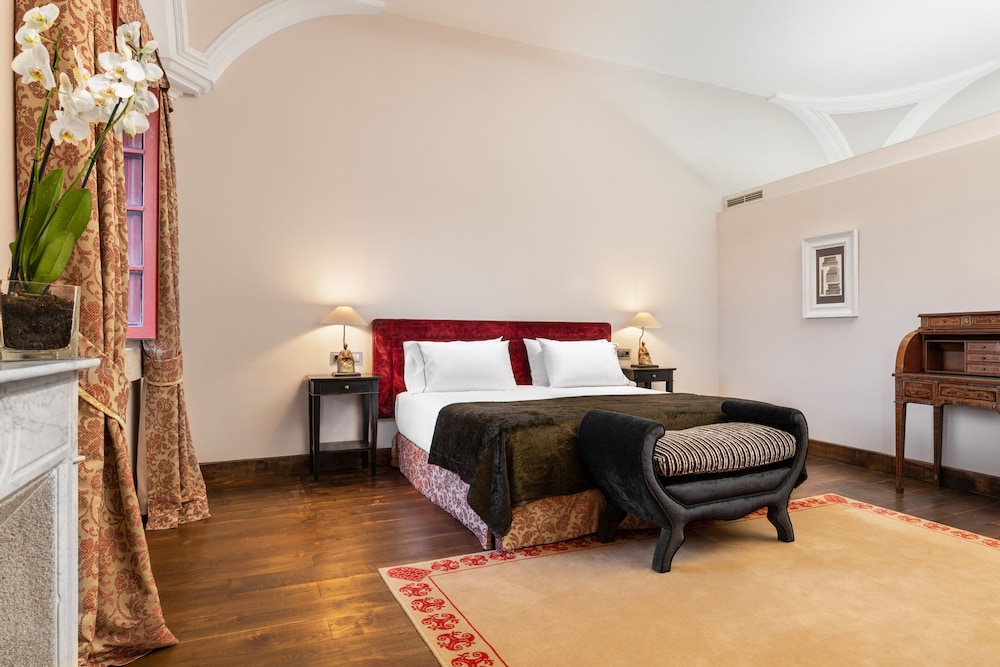 Deluxe Suite photo 3