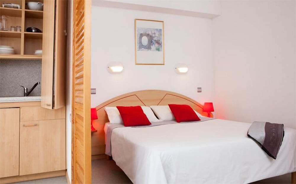 Apartment, 2 Bedrooms, Kitchenette photo 1