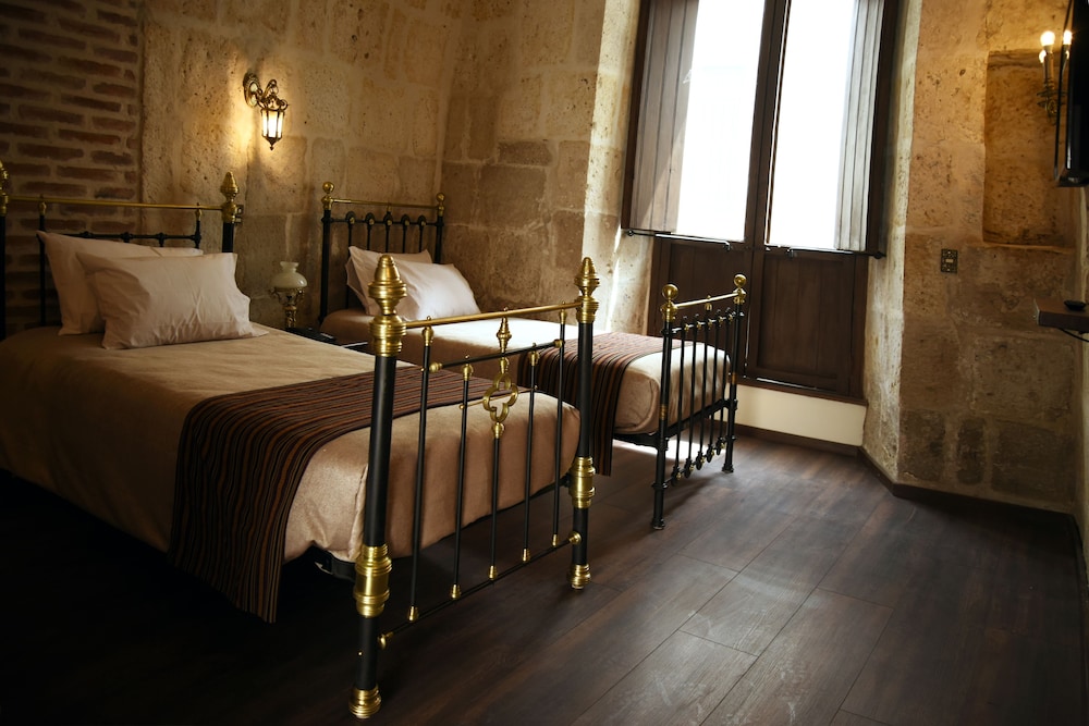 Colonial Twin room photo 3
