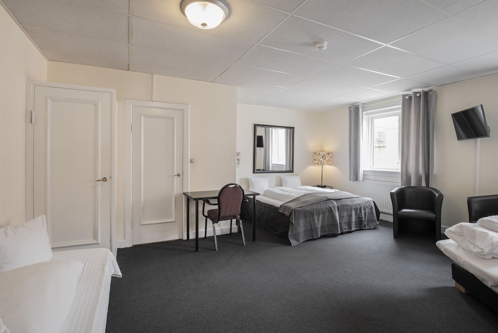 Economy Quadruple Room photo 1