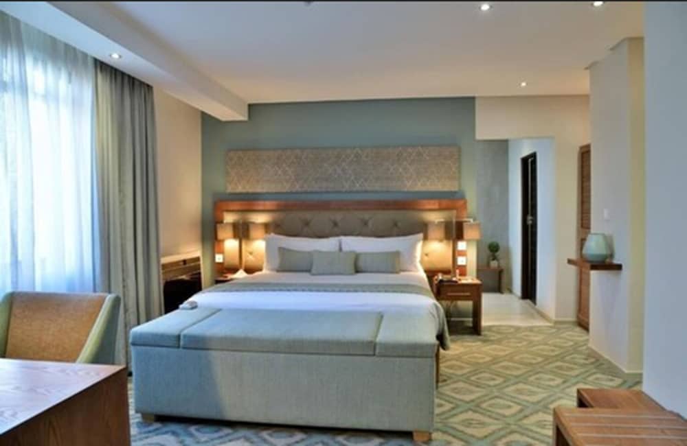 Suite, 1 Queen Bed, River View