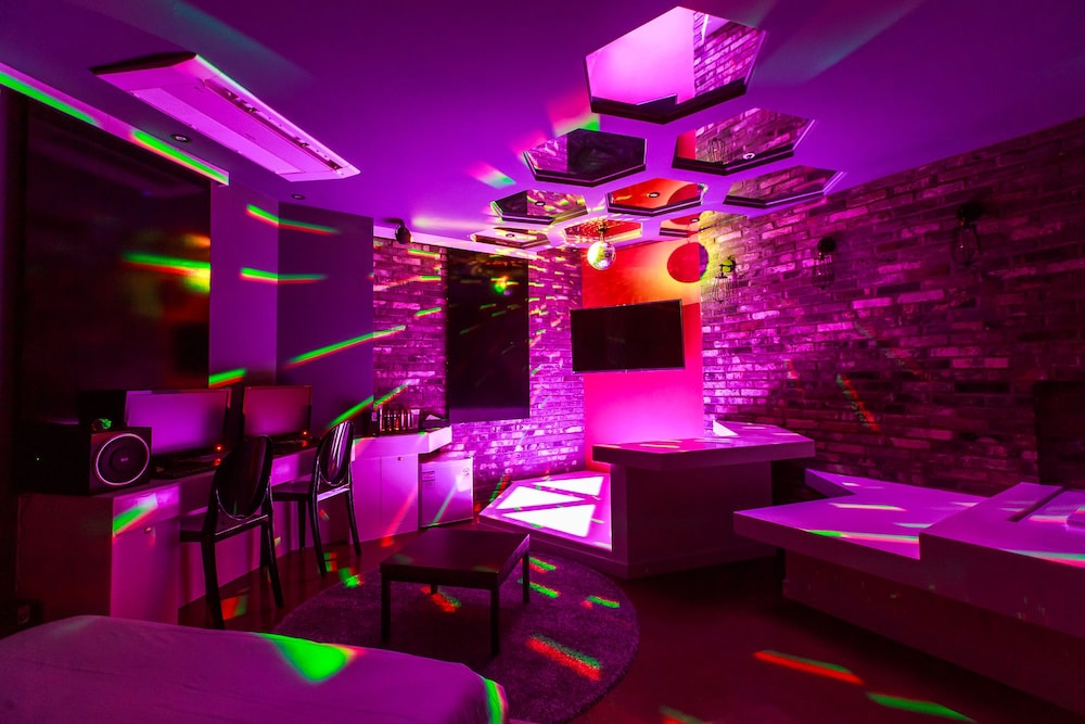 Party Room - Photo 4