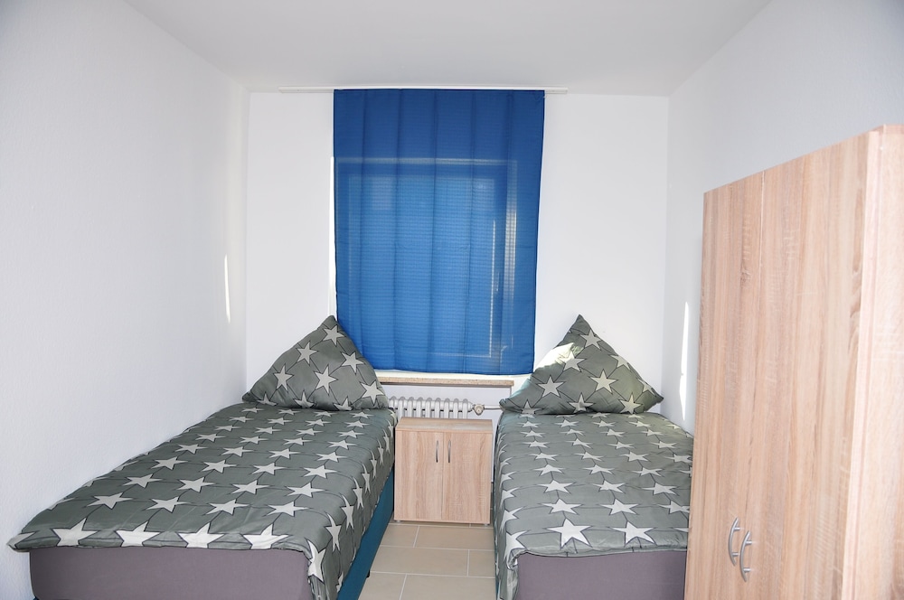 Economy Twin Room, Shared Bathroom (Nr. 2) photo 2