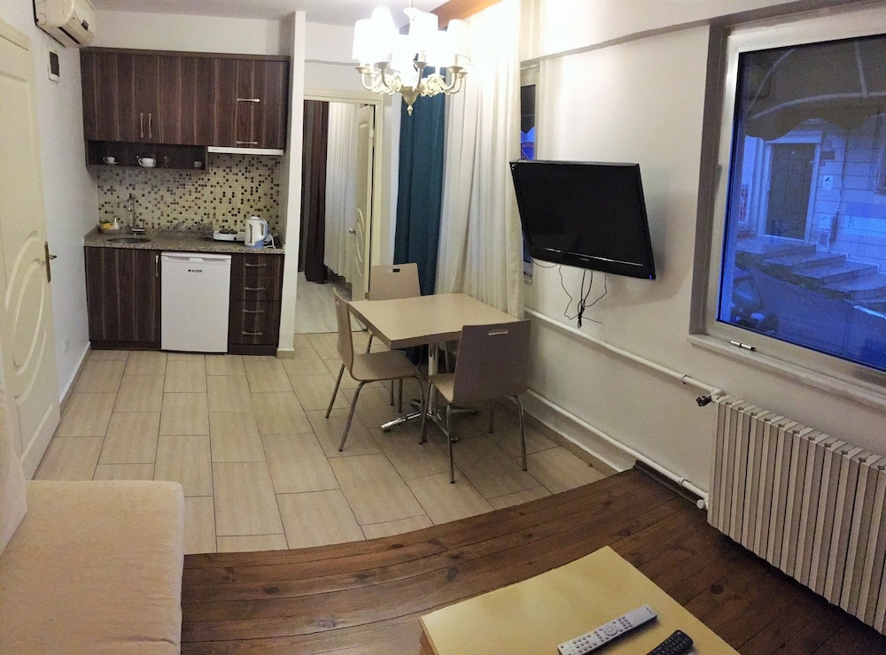 Suite, Partial Sea View photo 3