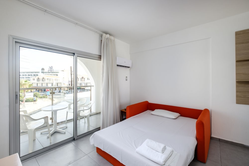 Deluxe Apartment, 1 Bedroom - Photo 2