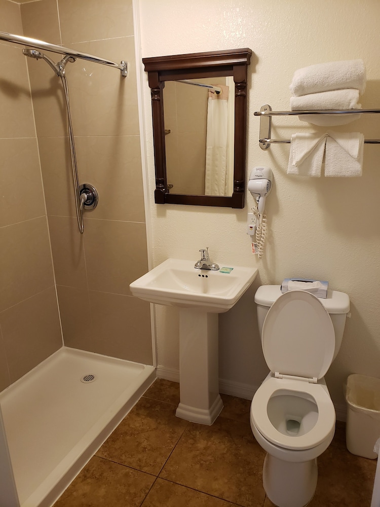 Standard Room, 2 Double Beds, Non Smoking, Ocean View photo 3