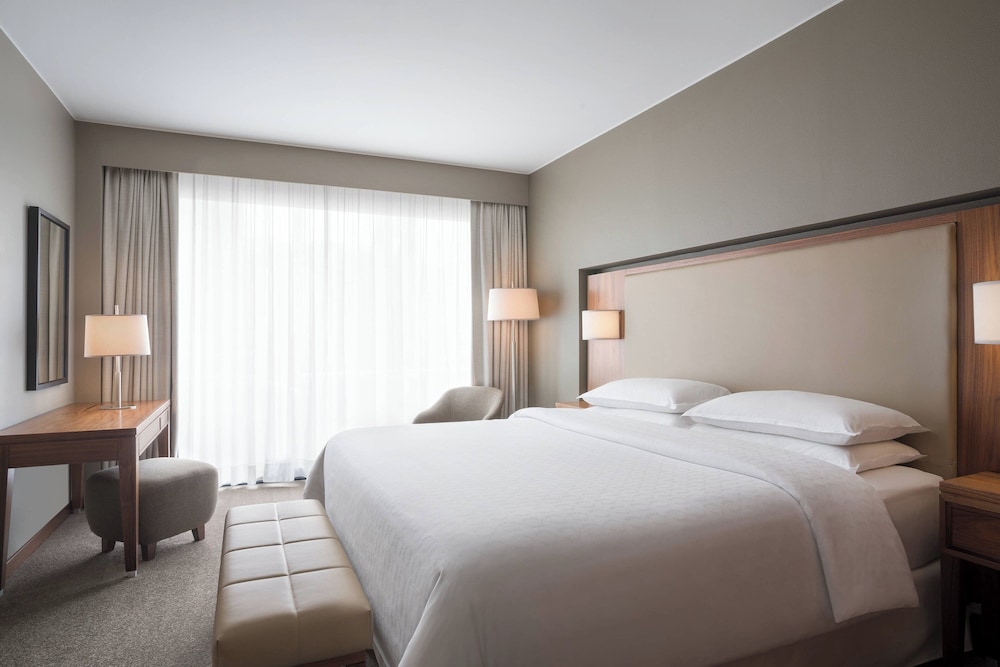 Suite, 1 Bedroom, Balcony - Photo 4