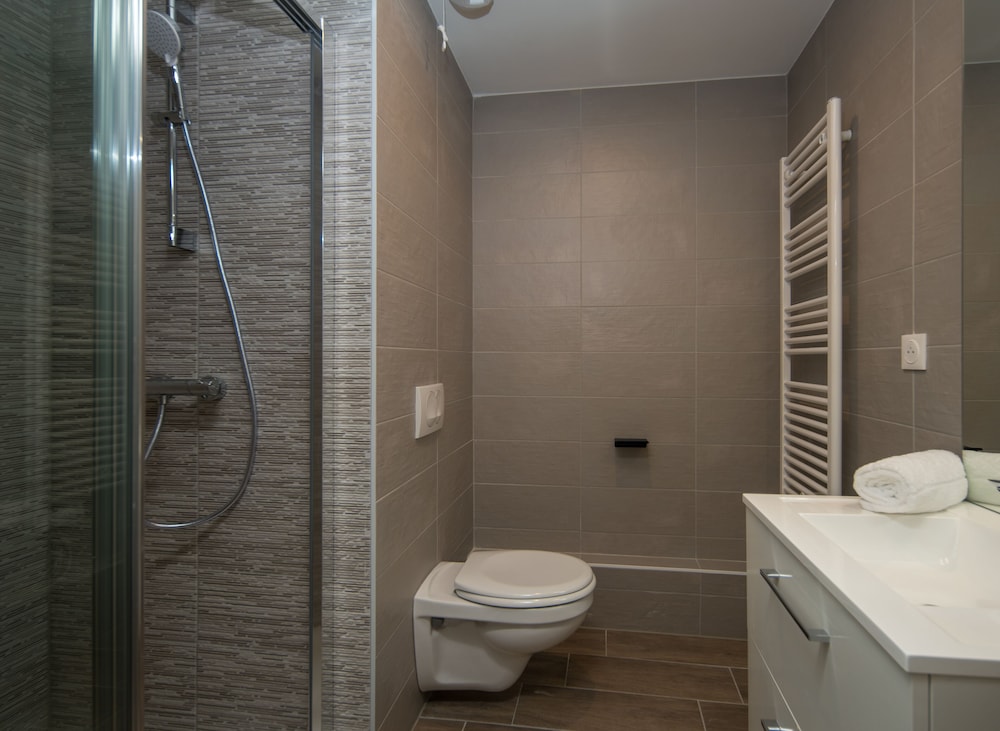 Suite - Photo 3
