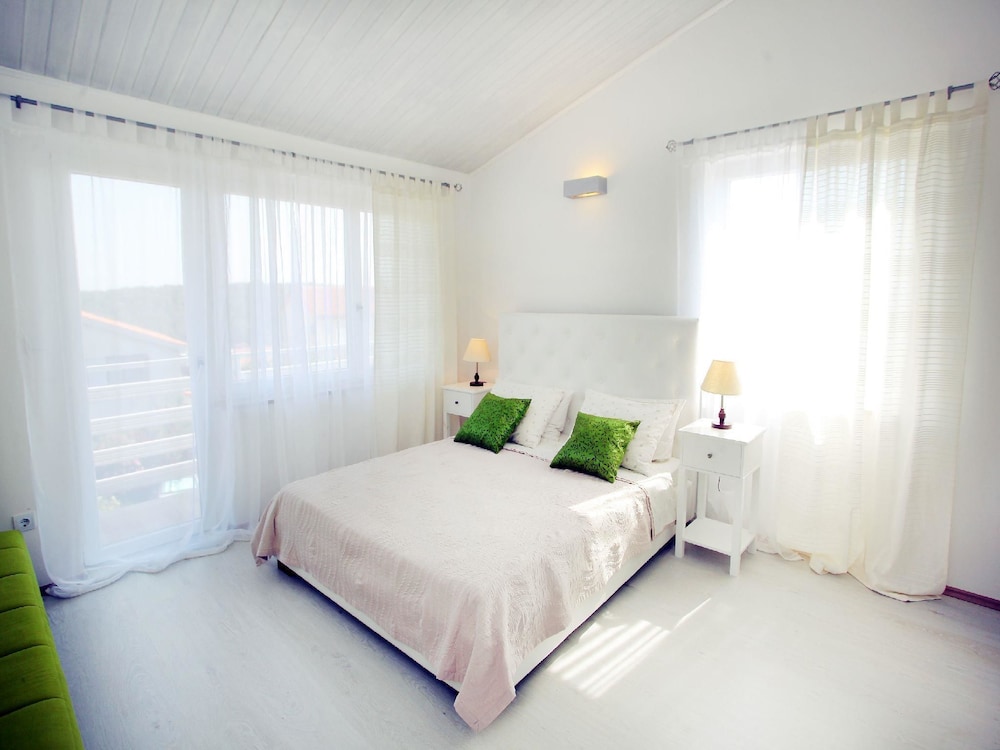 Apartment, Multiple Beds