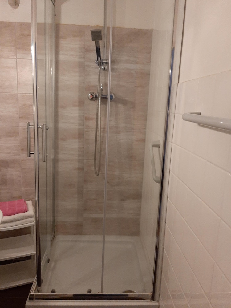 Standard Double Room, Private Bathroom photo 3