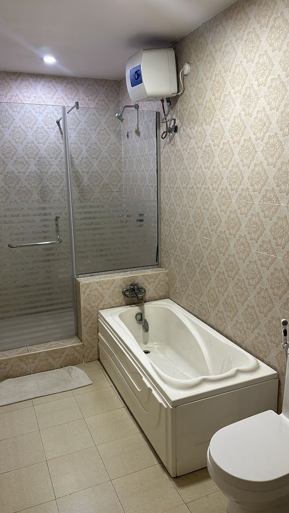 Executive Suite - Photo 4