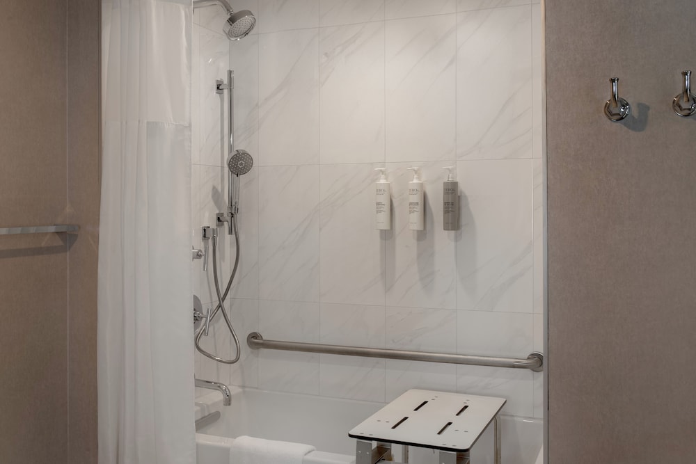 Studio, 2 Queen Beds, Accessible, Bathtub (Mobility & Hearing) - Photo 6