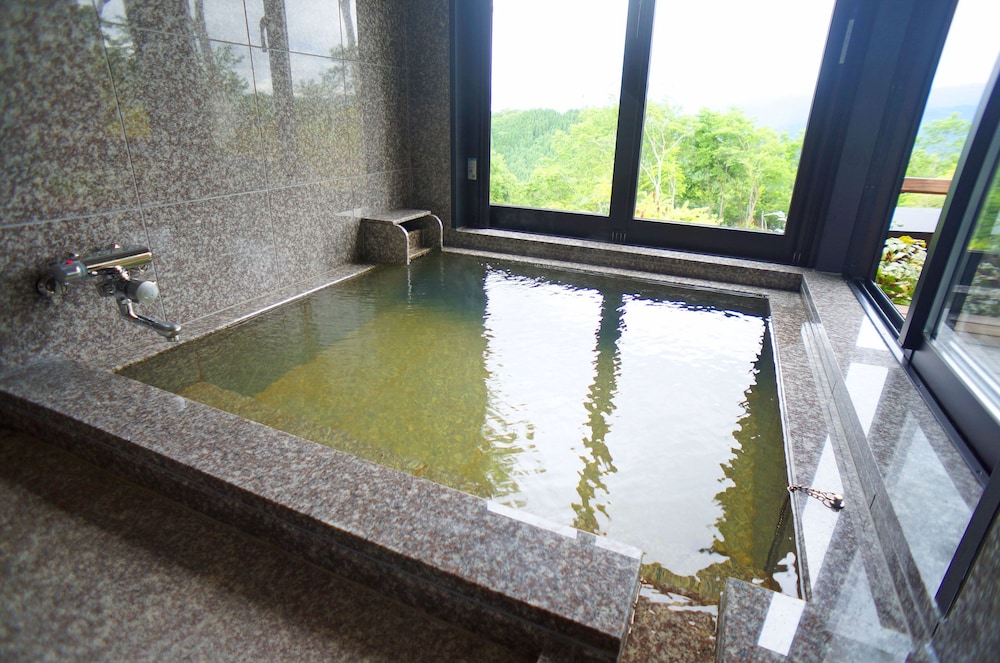 Standard Twin with Private Bathroom (Akebi) photo 2