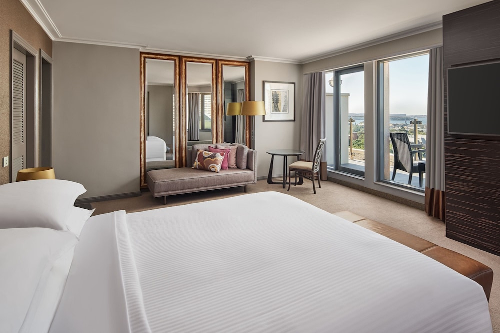 Executive Suite, 1 Bedroom - Photo 8
