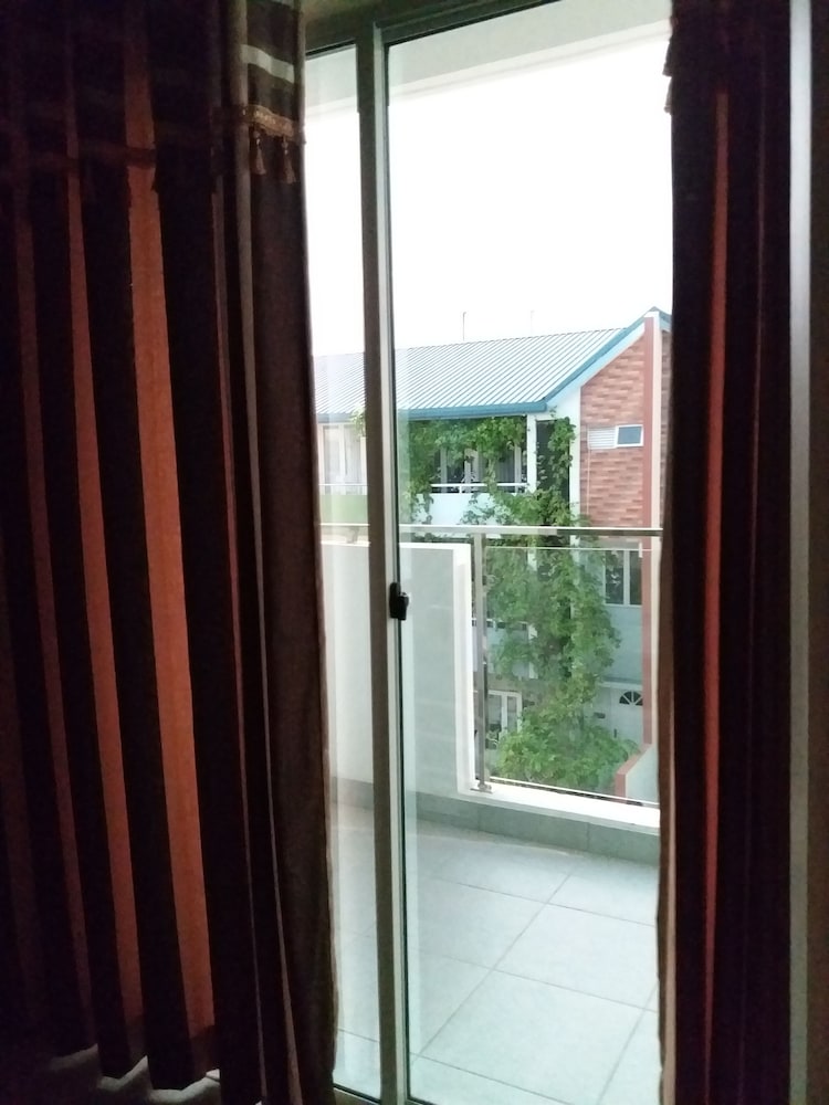 Deluxe Double Room, 1 King Bed, Smoking, Park View photo 2