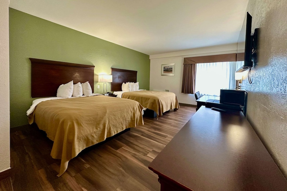 Room, 2 Queen Beds, Non Smoking photo 1