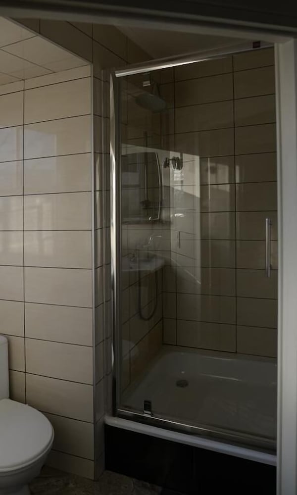 Twin Room - Photo 5