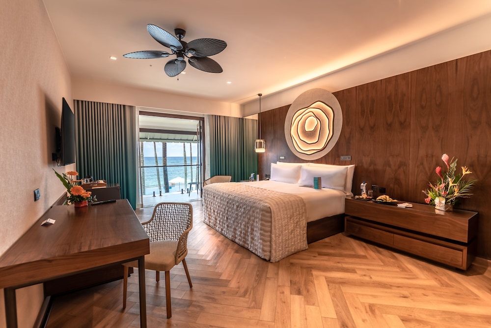 Romantic Suite, 1 King Bed, Ocean View - Photo 2