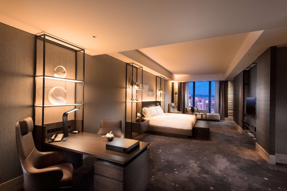 Conrad Suite, Room