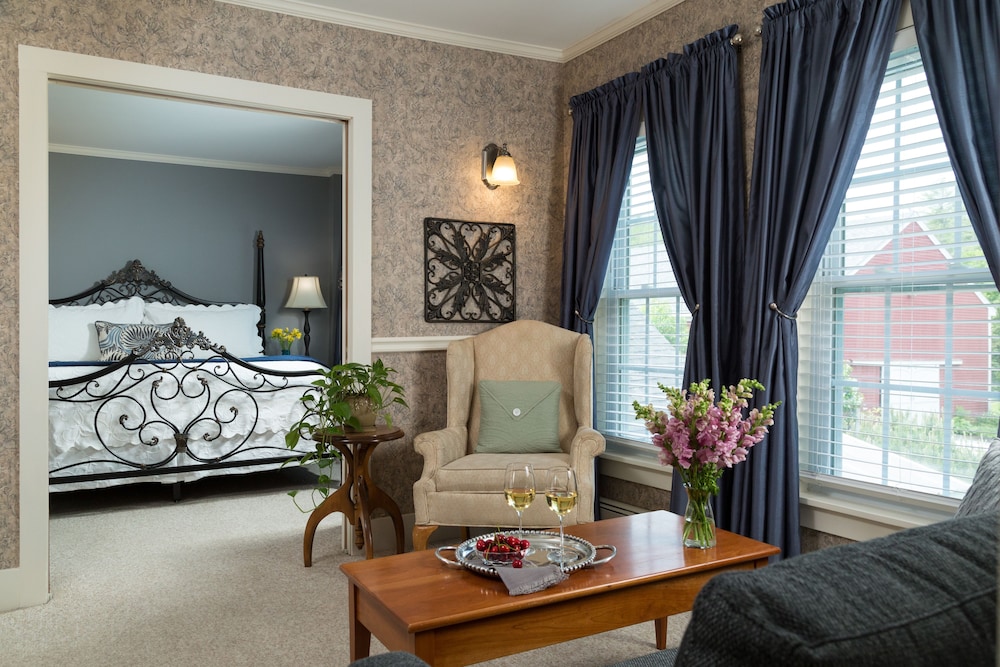 Room 5 - Jr. Suite photo 2