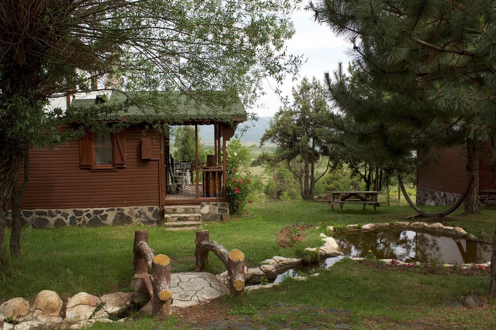 Economy Chalet photo 2