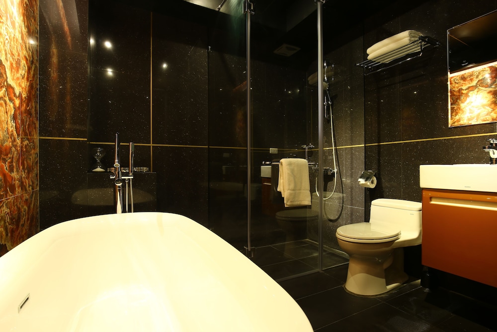 Black & Gold style photo 3