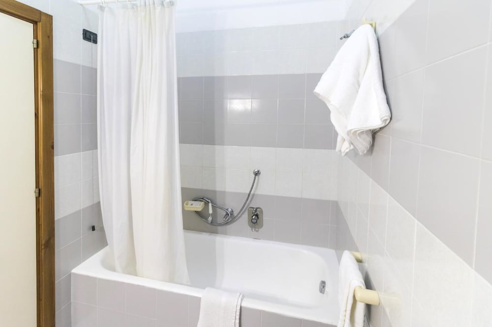Economy Double Room Single Use, Courtyard Area photo 2