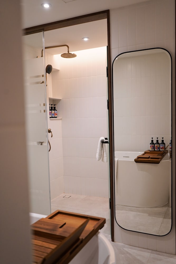Suite, 1 Bedroom photo 2
