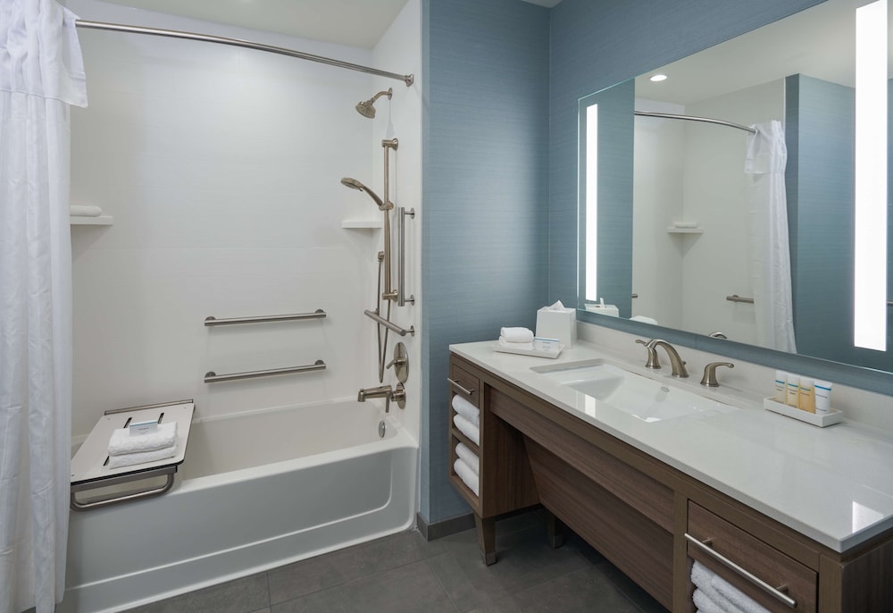 Suite, 1 King Bed, Accessible, Ocean View - Photo 6