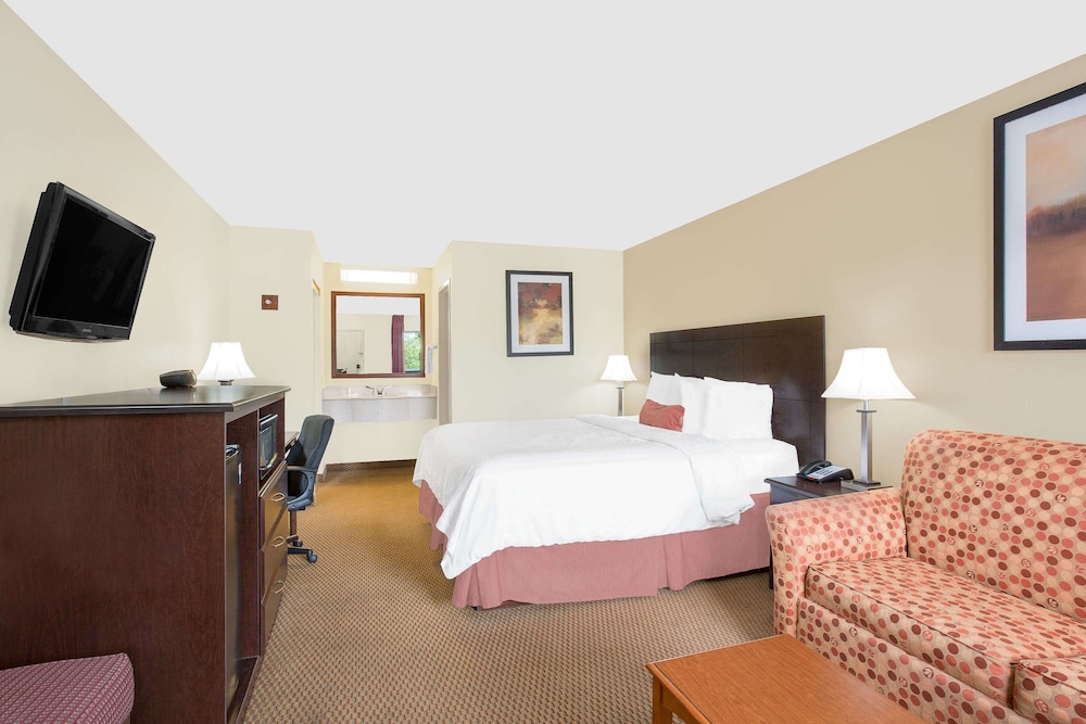 Standard Room, 1 King Bed - Photo 1