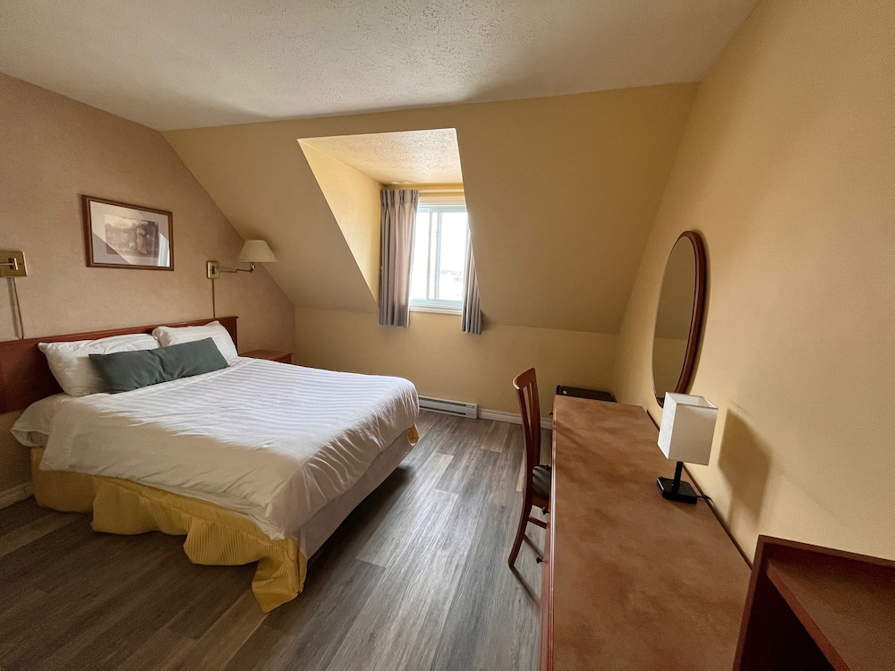 Basic Double Room, 1 Queen Bed photo 2