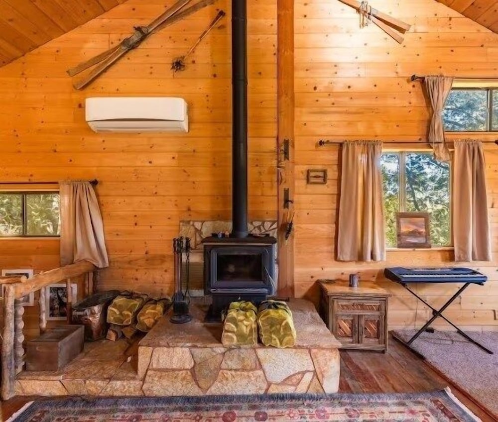 Cabin, 2 Bedrooms photo 1