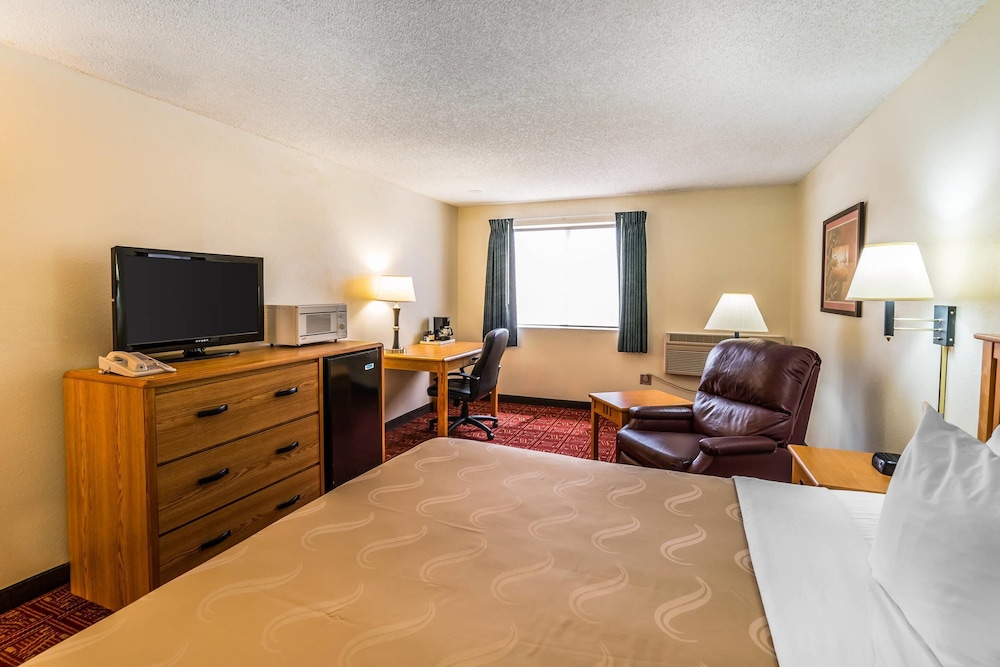 Standard Room, 1 King Bed, Non Smoking photo 1