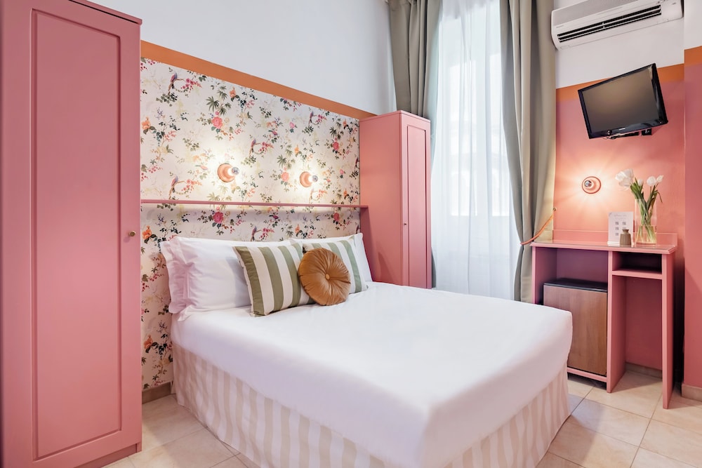 Standard Double or Twin Room photo 3